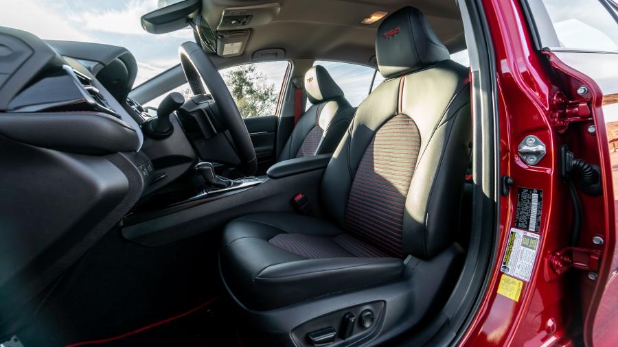Интерьер Toyota Camry TRD 2019 года  (NA) (фото 21 из 25)